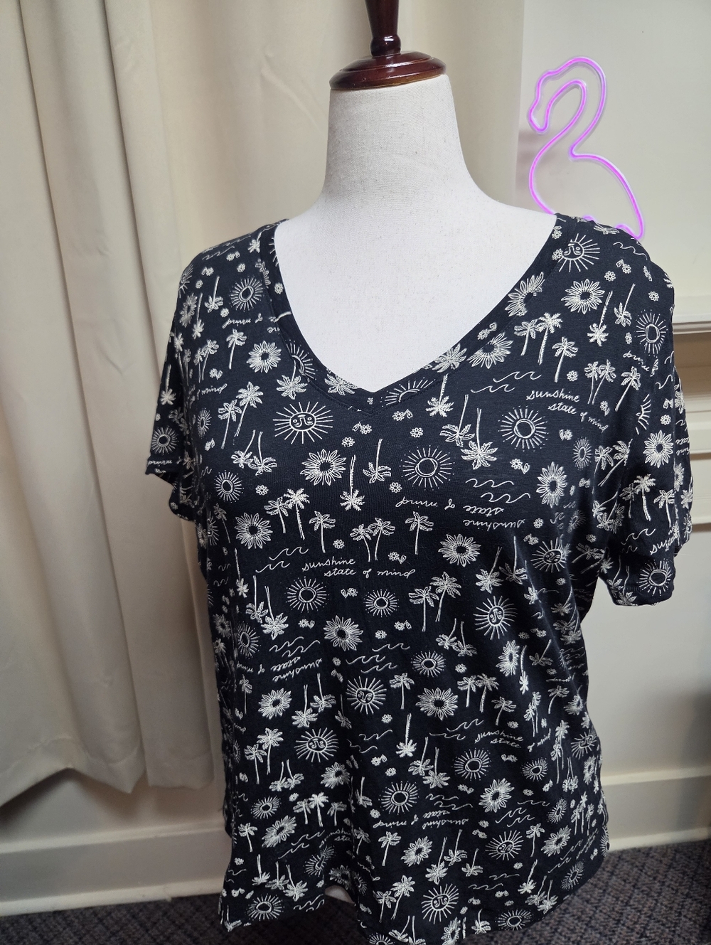 Sonoma Women’s Black V-Neck Palm & Sun Print Tee Size XXL